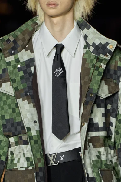 Look 25